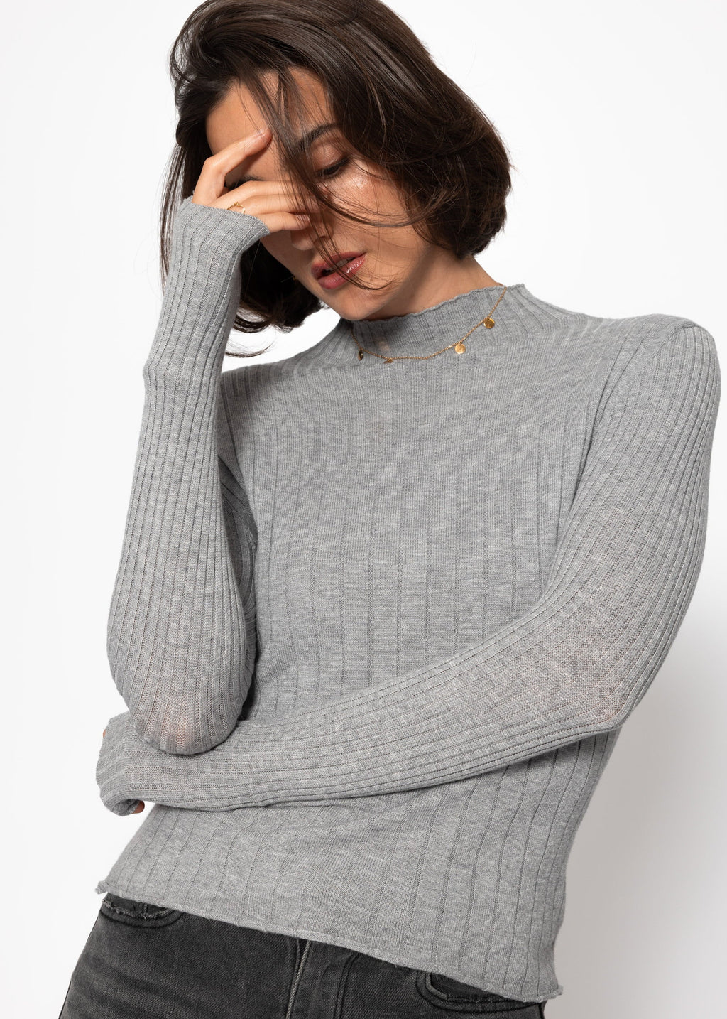 Top de punto acanalado con cuello alto - gris