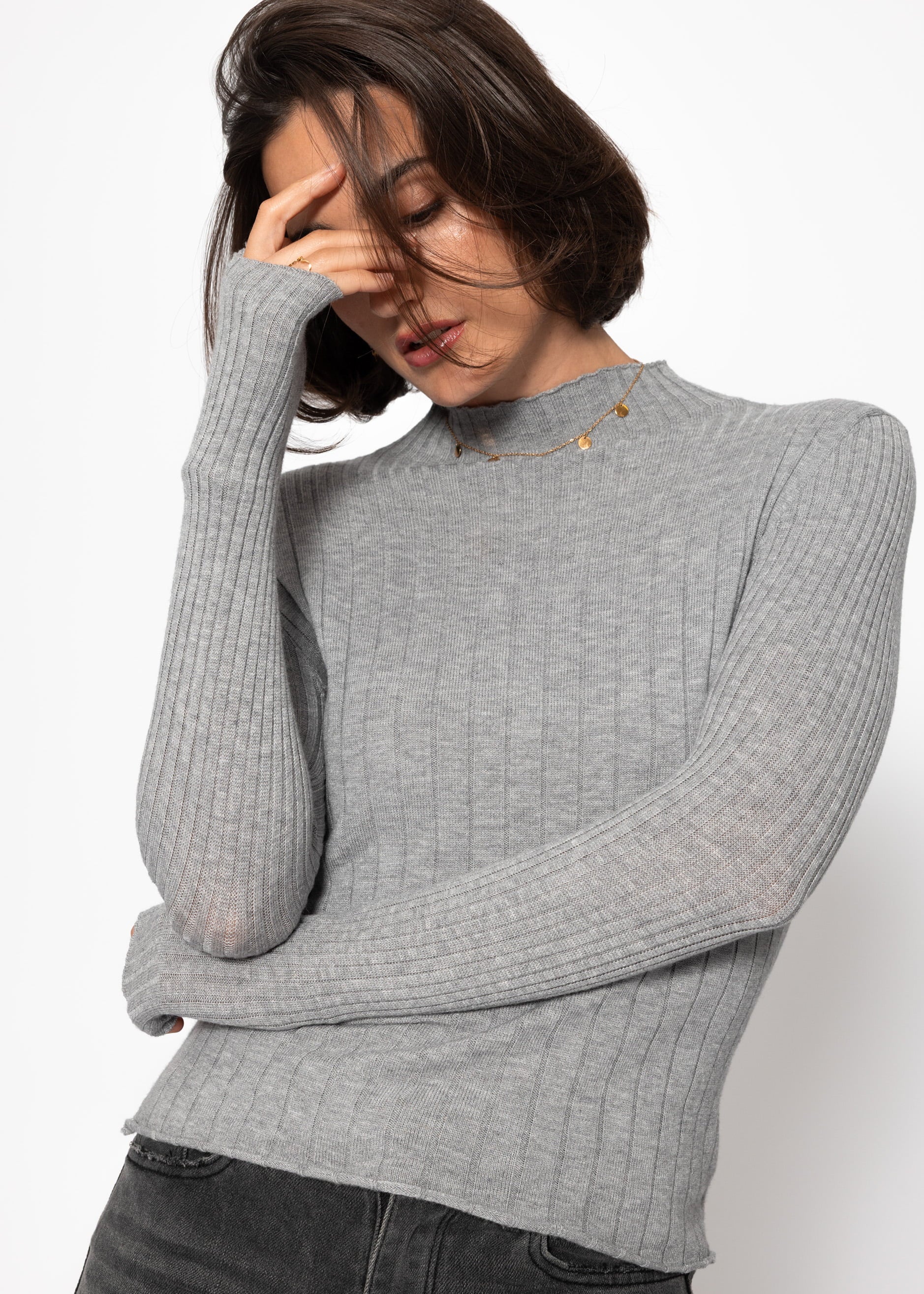 Top de punto acanalado con cuello alto - gris